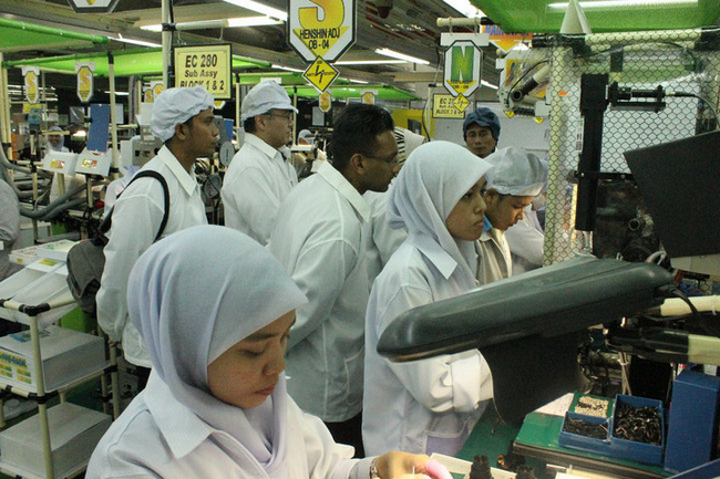 pekerja kilang
