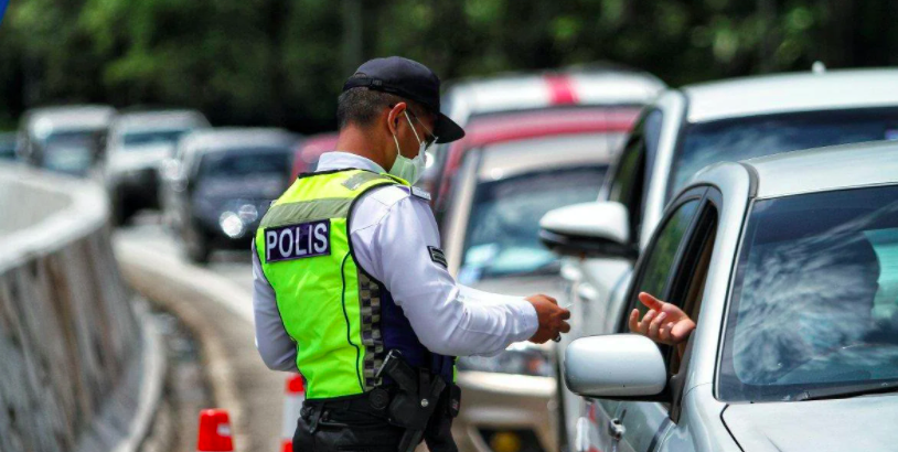 Bawa Kad Pengenalan Atau Didenda Polis Sehingga RM20,000