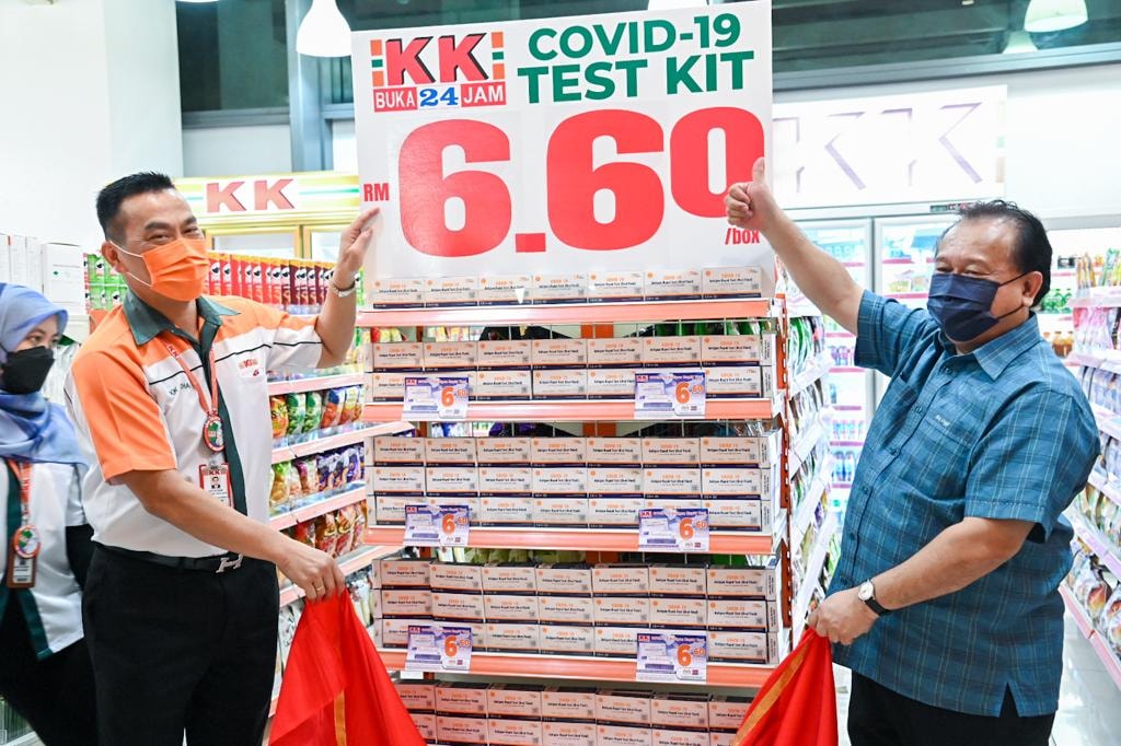 Dapatkan Kit Ujian Kendiri Covid-19 Di 99 Speedmart & KK Mart, RM6.90 Je!